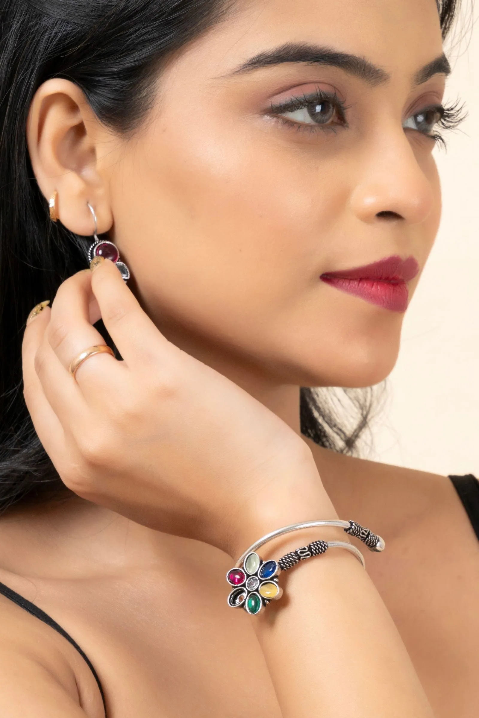 Oxidized Silver Adjustable Bracelet with 7 Multicolor Stones for Unique Elegance and Glamour